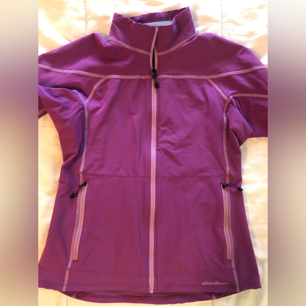 Women’s Eddie Bauer Sandstone First Ascent lightweight stretch jacket in medium.